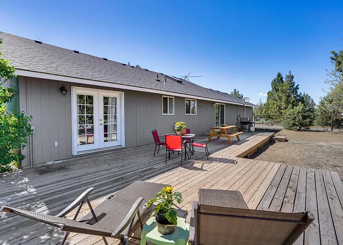 Pickleball Country Retreat In Bend!